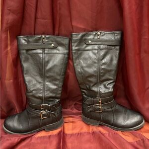 Women’s black boots